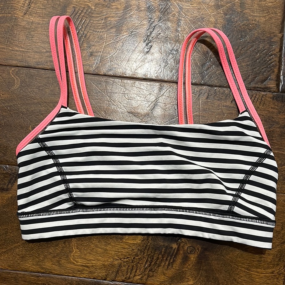 Like new! Lululemon sports bra! Size 6!